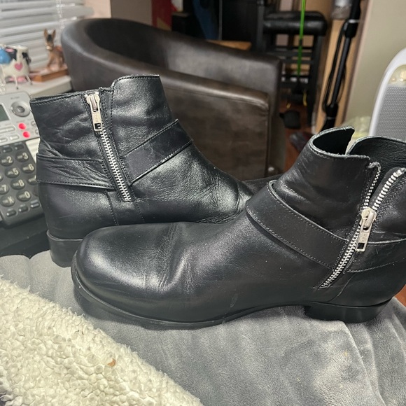 Cartel Women’s Black Leather Booties with Side Zippers And Buckles Size 10 - Picture 6 of 7